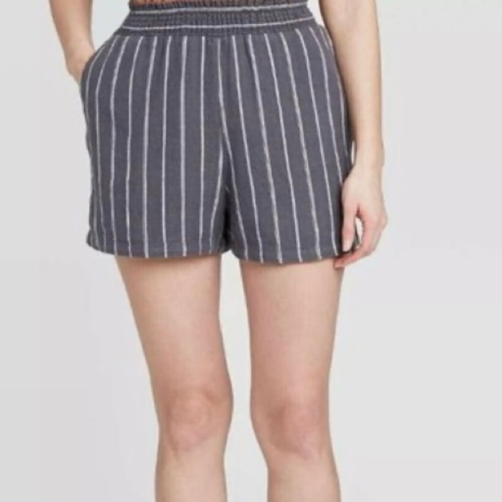 Universal Thread Size Medium Pull-on Shorts